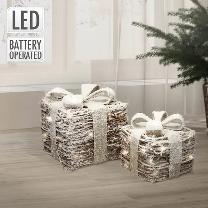 Set de 2x boîtes cadeaux LED blanc chaud en rotin décoration de Noël neigeux 2