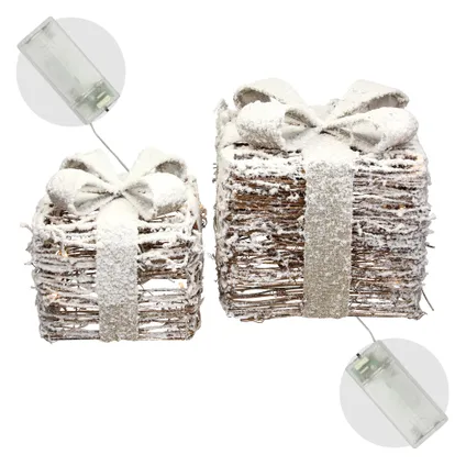 Set de 2x boîtes cadeaux LED blanc chaud en rotin décoration de Noël neigeux 4