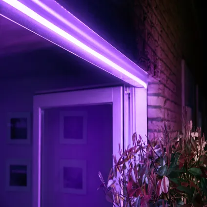 Ruban lumineux Lightstrip extérieur Philips Hue - Lumière blanche et colorée - 2 m 9