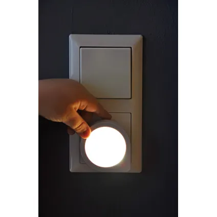 Brennenstuhl LED nachtlampje NL 01 QD wit met schemersensor 4