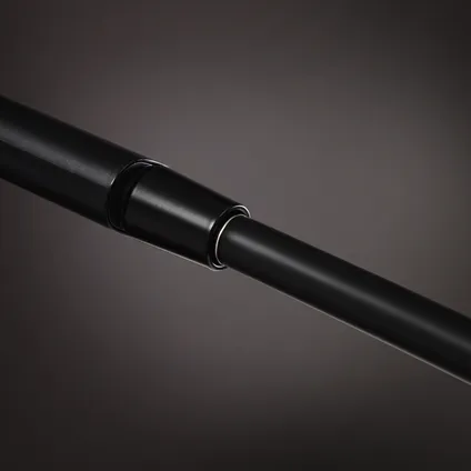 L'Isiflex de hansgrohe est un flexible de douche de 1,6 m en matière synthétique de haute qualité, de couleur noire matte. 4