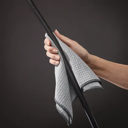 L'Isiflex de hansgrohe est un flexible de douche de 1,6 m en matière synthétique de haute qualité, de couleur noire matte. 5