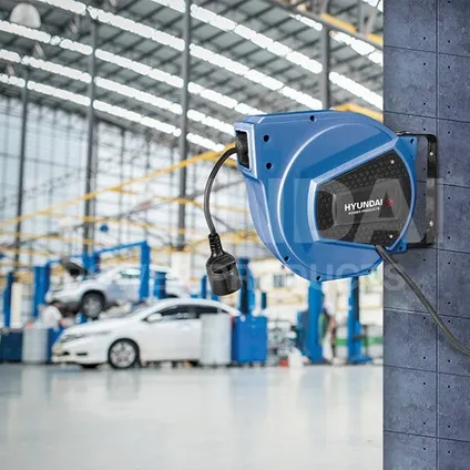 Hyundai stroomhaspel 15 meter - Kabelhaspel automatisch - Incl. draaibare muurbevestiging 3