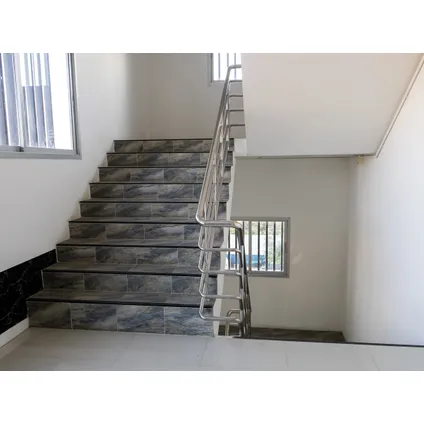 Profilé d'escalier noir 42 x 22 x 1350 mm - 1 pièce 2