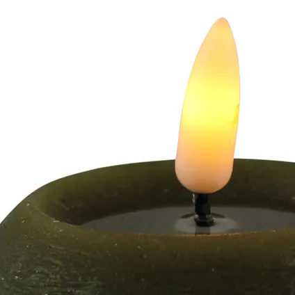 Magic Flame luxe LED kaars/bolkaars - rond - olijf groen - D8 x H7,5 cm 2