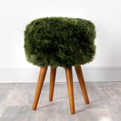 Native Natural - Tabouret sur pieds en bois teinté avec assise en peau de mouton vert olive 2