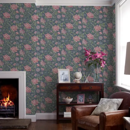 Vliesbehang Tapestry Floral Dark Seaspray | Donkerblauw met Roze| Bloemen | 10mx52cm 4