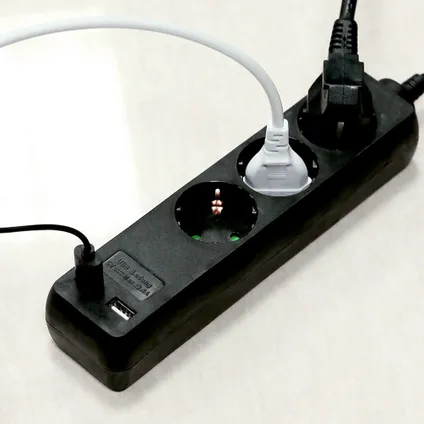 V-TAC VT-1125-5 3 Wegs verlengstekkerdozen - USB - Zwart - IP20 - 5 m draad 3