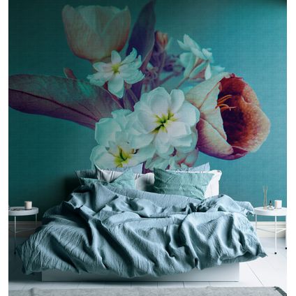 One Wall one Role fotobehangpapier bloemmotief blauw, lila paars en wit