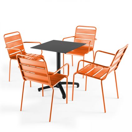 Oviala Opéra Samenstelling van een zwarte gelamineerde tuinset en 4 oranje stoelen