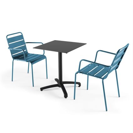 Oviala Opéra Een grijs gelamineerde tuin tafel en 2 blauwe Pacific fauteuils
