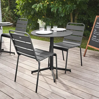 Oviala Palavas Set van een ronde tuin tafel en 2 grijze metalen stoelen 3