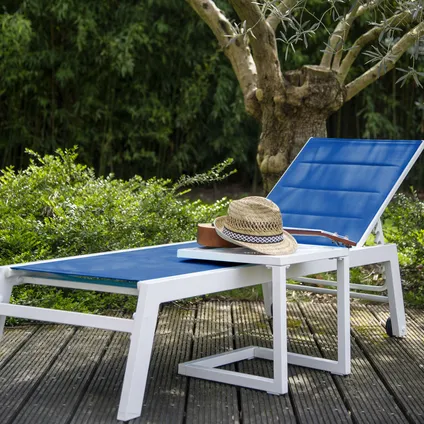 Set bain de soleil et table d'appoint BARBADOS en textilène bleu - aluminium blanc 3