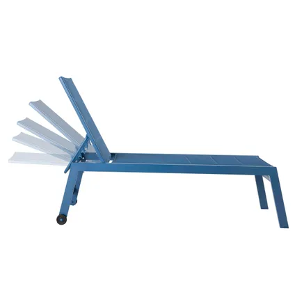 Oviala Noumea Set van 2 aluminium ligstoelen met blauwe textilene 3