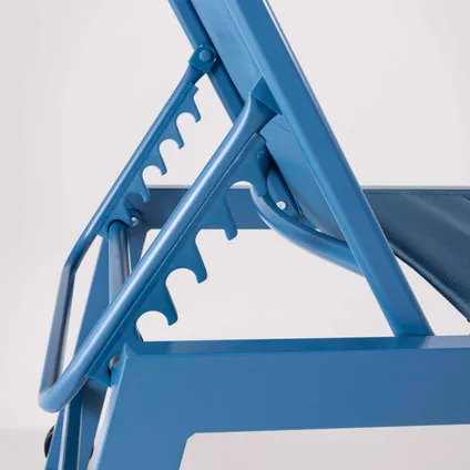 Oviala Noumea Set van 2 aluminium ligstoelen met blauwe textilene 5