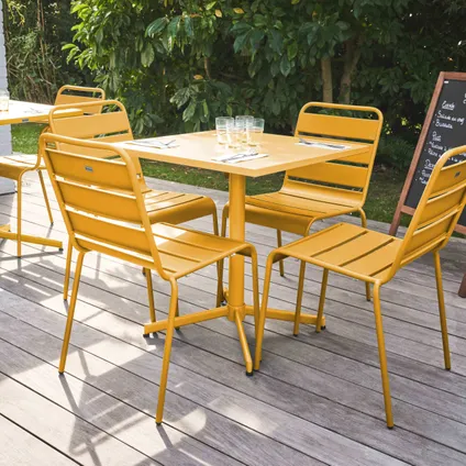 Oviala Set van een vierkante tuintafel en 4 gele stoelen 2