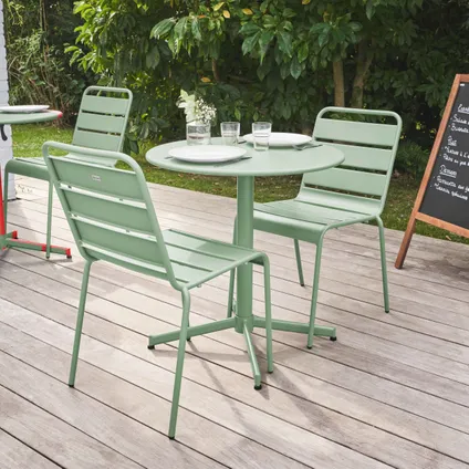 Oviala Palavas Set van een ronde tuin tafel en 2 metalen groene salie stoelen 3