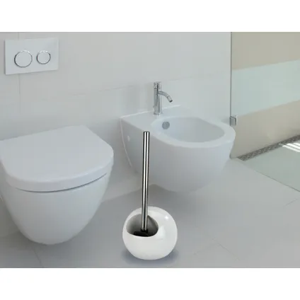 Brosse WC Wenko Rimless blanc céramique avec brosse WC en silicone 4